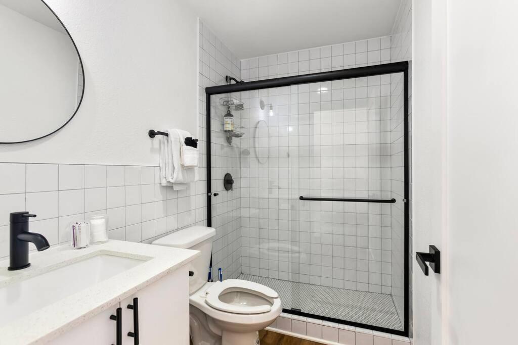 Aawanui Studio Suite.ʻoluʻolu Komo Chandler Luaran gambar